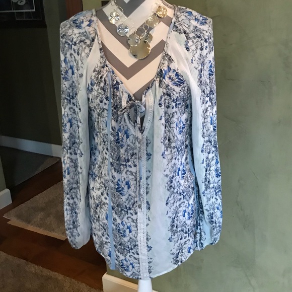 NWT Gorgeous blouse - Picture 3 of 7